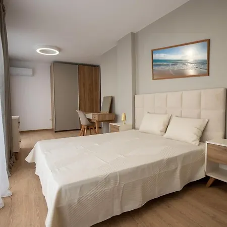 아파트호텔 Solemare Luxury 2 Bedroom 아헬로이